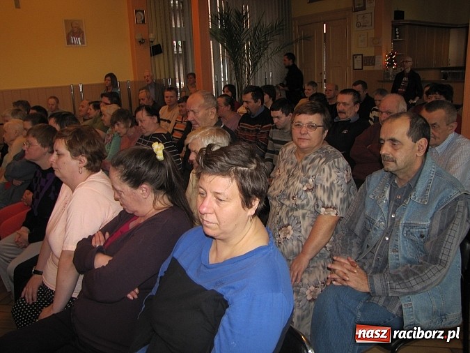 Zdjęcie w galerii na portalu naszraciborz.pl: Kolędnicy z SP 13 w Domu Św. Notburgi wiadomości z regionu