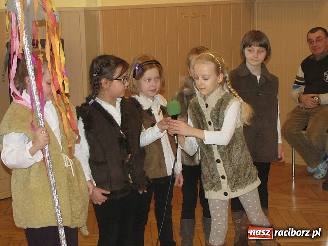Zdjęcie w galerii na portalu naszraciborz.pl: Kolędnicy z SP 13 w Domu Św. Notburgi wiadomości z regionu
