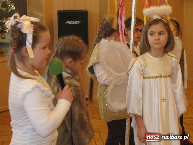 Zdjęcie w galerii na portalu naszraciborz.pl: Kolędnicy z SP 13 w Domu Św. Notburgi wiadomości z regionu