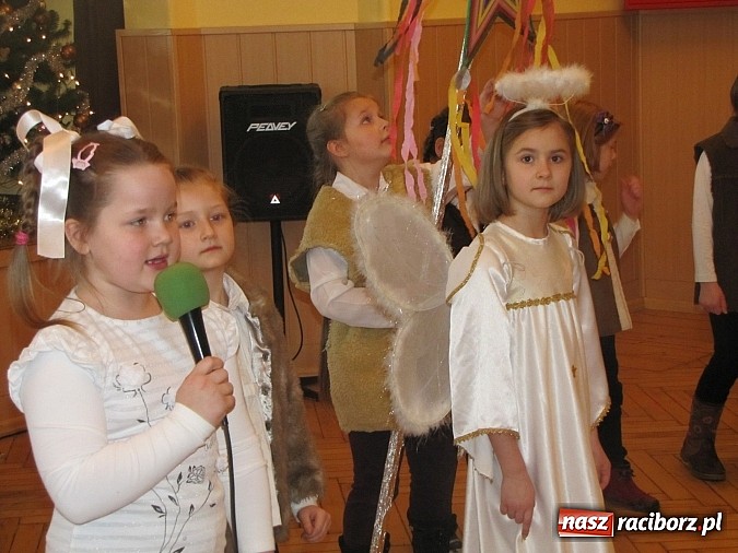 Zdjęcie w galerii na portalu naszraciborz.pl: Kolędnicy z SP 13 w Domu Św. Notburgi wiadomości z regionu