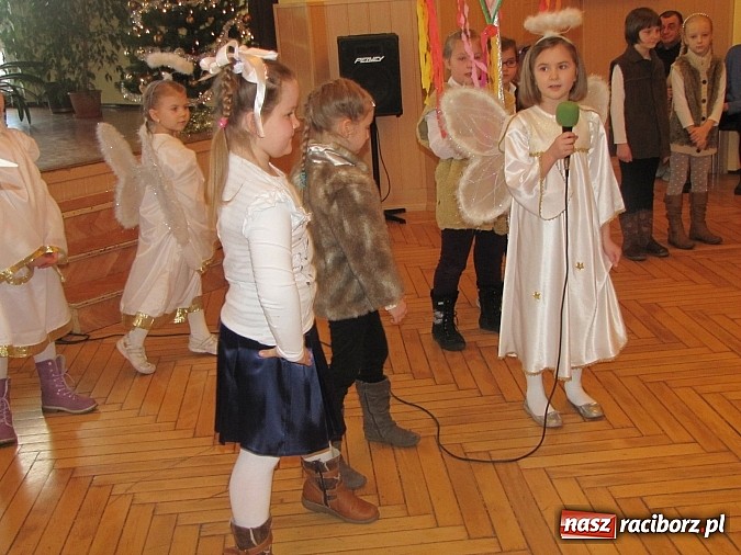 Zdjęcie w galerii na portalu naszraciborz.pl: Kolędnicy z SP 13 w Domu Św. Notburgi wiadomości z regionu
