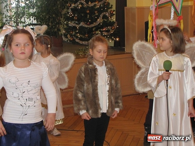 Zdjęcie w galerii na portalu naszraciborz.pl: Kolędnicy z SP 13 w Domu Św. Notburgi wiadomości z regionu