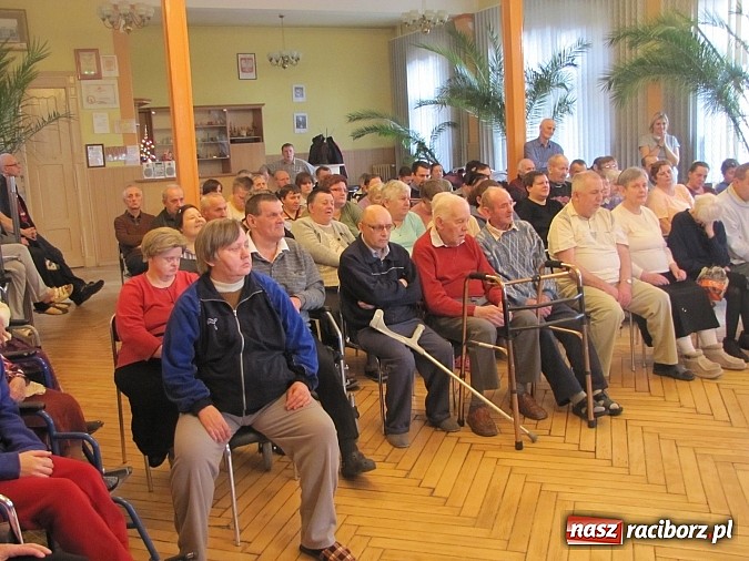 Zdjęcie w galerii na portalu naszraciborz.pl: Kolędnicy z SP 13 w Domu Św. Notburgi wiadomości z regionu