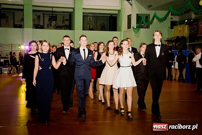 Zdjęcie w galerii na portalu naszraciborz.pl: Maturzyści I LO bawią się w Arenie Rafako wiadomości z regionu