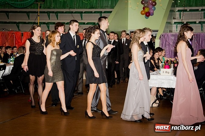 Zdjęcie w galerii na portalu naszraciborz.pl: Maturzyści I LO bawią się w Arenie Rafako wiadomości z regionu