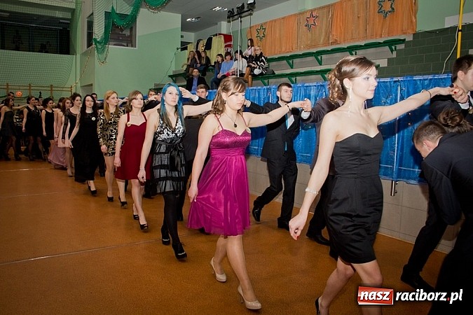 Zdjęcie w galerii na portalu naszraciborz.pl: Maturzyści I LO bawią się w Arenie Rafako wiadomości z regionu