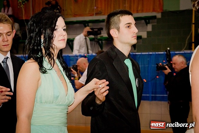 Zdjęcie w galerii na portalu naszraciborz.pl: Maturzyści I LO bawią się w Arenie Rafako wiadomości z regionu