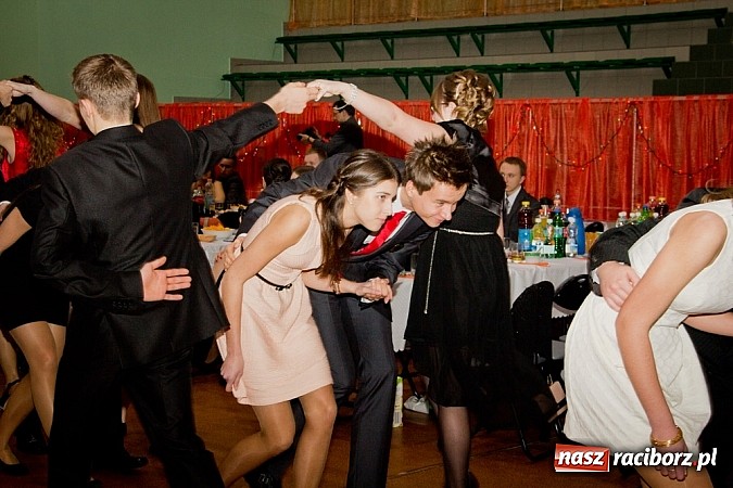 Zdjęcie w galerii na portalu naszraciborz.pl: Maturzyści I LO bawią się w Arenie Rafako wiadomości z regionu