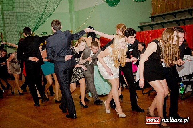 Zdjęcie w galerii na portalu naszraciborz.pl: Maturzyści I LO bawią się w Arenie Rafako wiadomości z regionu