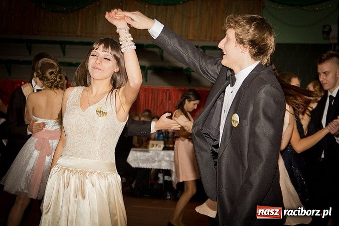 Zdjęcie w galerii na portalu naszraciborz.pl: Maturzyści I LO bawią się w Arenie Rafako wiadomości z regionu