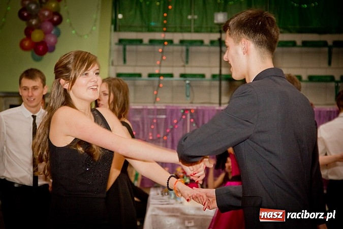 Zdjęcie w galerii na portalu naszraciborz.pl: Maturzyści I LO bawią się w Arenie Rafako wiadomości z regionu