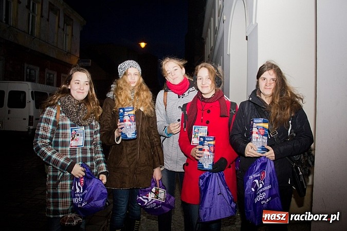 Zdjęcie w galerii na portalu naszraciborz.pl: WOŚP: 130 wolontariuszy na ulicach Raciborza wiadomości z regionu