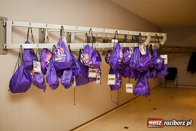 Zdjęcie w galerii na portalu naszraciborz.pl: WOŚP: 130 wolontariuszy na ulicach Raciborza wiadomości z regionu