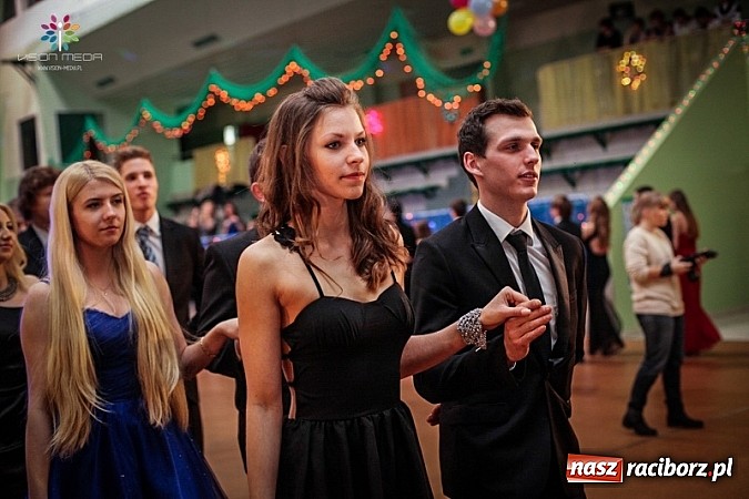 Zdjęcie w galerii na portalu naszraciborz.pl: Studniówki za pasem. Wybierz fotografa wiadomości z regionu