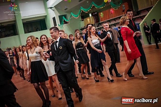 Zdjęcie w galerii na portalu naszraciborz.pl: Studniówki za pasem. Wybierz fotografa wiadomości z regionu