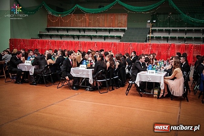 Zdjęcie w galerii na portalu naszraciborz.pl: Studniówki za pasem. Wybierz fotografa wiadomości z regionu