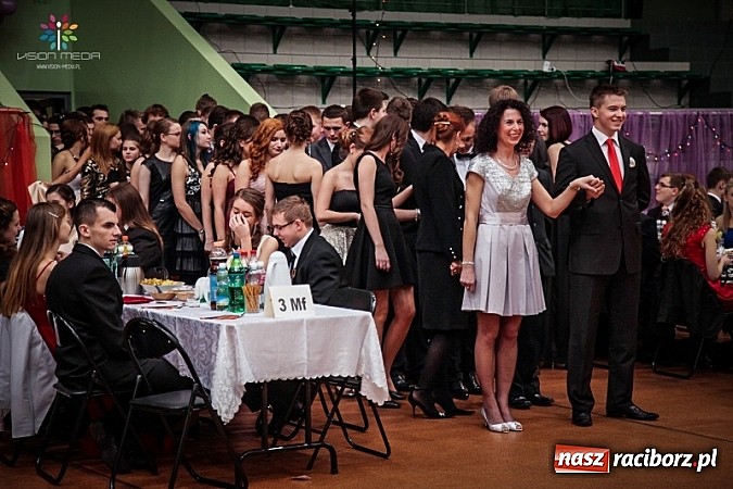 Zdjęcie w galerii na portalu naszraciborz.pl: Studniówki za pasem. Wybierz fotografa wiadomości z regionu