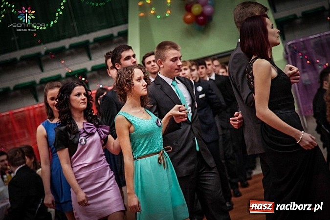 Zdjęcie w galerii na portalu naszraciborz.pl: Studniówki za pasem. Wybierz fotografa wiadomości z regionu