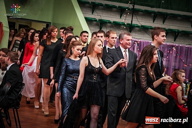 Zdjęcie w galerii na portalu naszraciborz.pl: Studniówki za pasem. Wybierz fotografa wiadomości z regionu