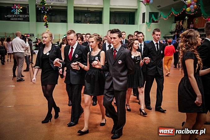 Zdjęcie w galerii na portalu naszraciborz.pl: Studniówki za pasem. Wybierz fotografa wiadomości z regionu