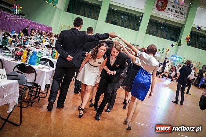 Zdjęcie w galerii na portalu naszraciborz.pl: Studniówki za pasem. Wybierz fotografa wiadomości z regionu