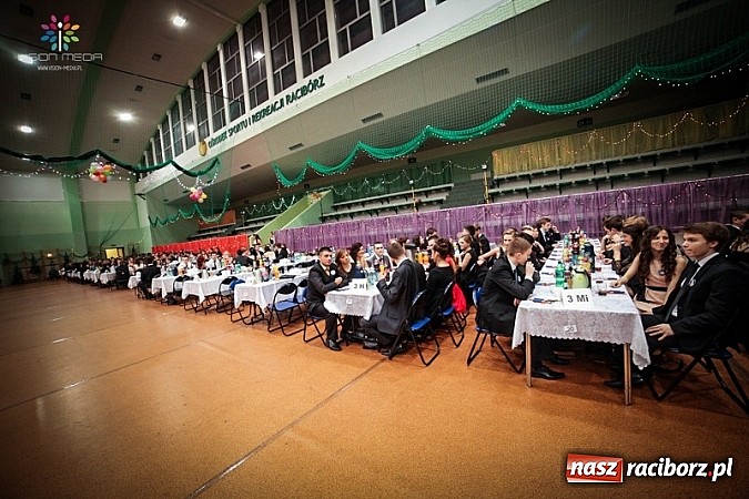 Zdjęcie w galerii na portalu naszraciborz.pl: Studniówki za pasem. Wybierz fotografa wiadomości z regionu
