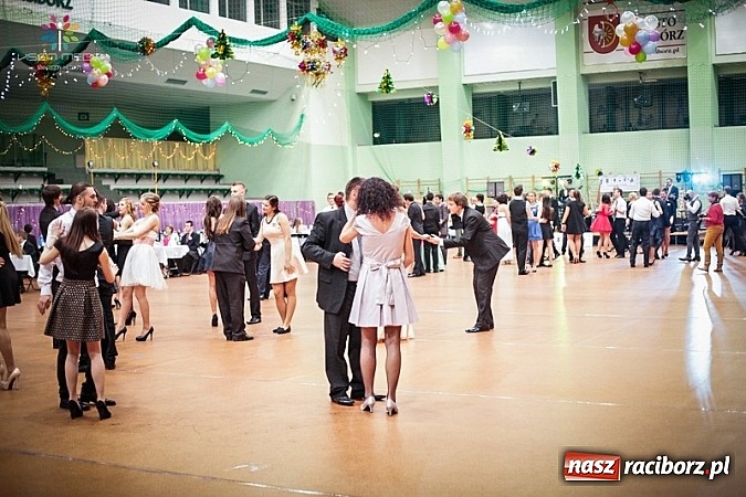 Zdjęcie w galerii na portalu naszraciborz.pl: Studniówki za pasem. Wybierz fotografa wiadomości z regionu