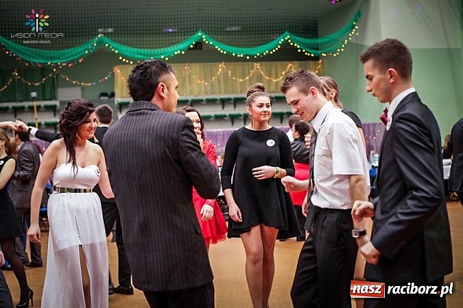 Zdjęcie w galerii na portalu naszraciborz.pl: Studniówki za pasem. Wybierz fotografa wiadomości z regionu