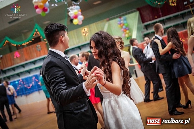 Zdjęcie w galerii na portalu naszraciborz.pl: Studniówki za pasem. Wybierz fotografa wiadomości z regionu