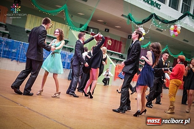 Zdjęcie w galerii na portalu naszraciborz.pl: Studniówki za pasem. Wybierz fotografa wiadomości z regionu