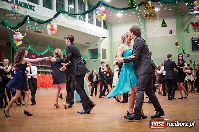 Zdjęcie w galerii na portalu naszraciborz.pl: Studniówki za pasem. Wybierz fotografa wiadomości z regionu