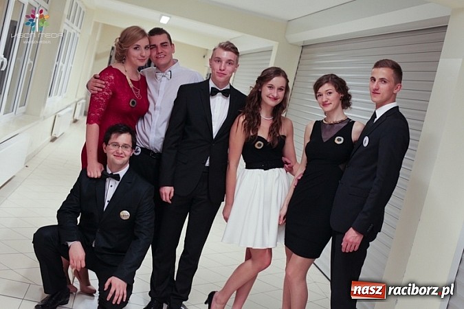 Zdjęcie w galerii na portalu naszraciborz.pl: Studniówki za pasem. Wybierz fotografa wiadomości z regionu