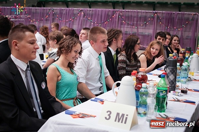 Zdjęcie w galerii na portalu naszraciborz.pl: Studniówki za pasem. Wybierz fotografa wiadomości z regionu