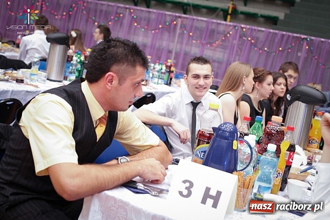 Zdjęcie w galerii na portalu naszraciborz.pl: Studniówki za pasem. Wybierz fotografa wiadomości z regionu
