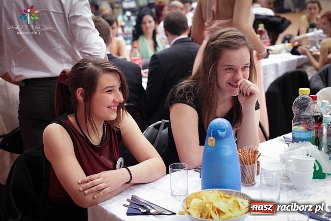 Zdjęcie w galerii na portalu naszraciborz.pl: Studniówki za pasem. Wybierz fotografa wiadomości z regionu