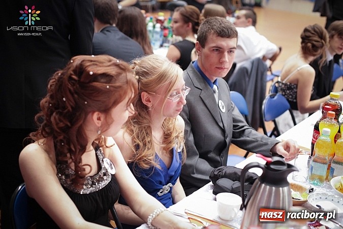 Zdjęcie w galerii na portalu naszraciborz.pl: Studniówki za pasem. Wybierz fotografa wiadomości z regionu