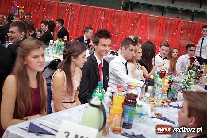 Zdjęcie w galerii na portalu naszraciborz.pl: Studniówki za pasem. Wybierz fotografa wiadomości z regionu