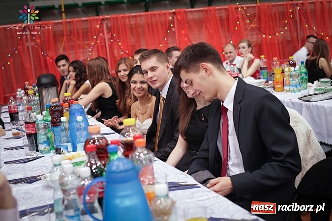 Zdjęcie w galerii na portalu naszraciborz.pl: Studniówki za pasem. Wybierz fotografa wiadomości z regionu