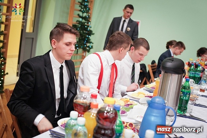 Zdjęcie w galerii na portalu naszraciborz.pl: Studniówki za pasem. Wybierz fotografa wiadomości z regionu