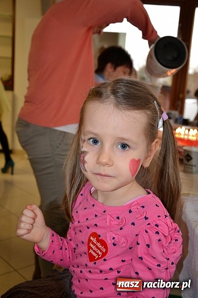 Zdjęcie w galerii na portalu naszraciborz.pl: Fryzjerki z Tworkowa dla WOŚP wiadomości z regionu