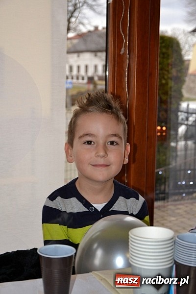 Zdjęcie w galerii na portalu naszraciborz.pl: Fryzjerki z Tworkowa dla WOŚP wiadomości z regionu