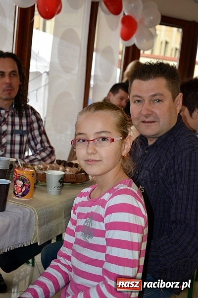 Zdjęcie w galerii na portalu naszraciborz.pl: Fryzjerki z Tworkowa dla WOŚP wiadomości z regionu