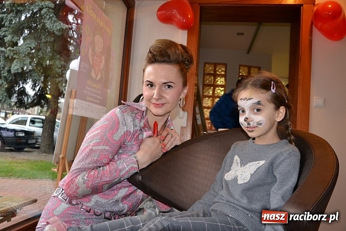 Zdjęcie w galerii na portalu naszraciborz.pl: Fryzjerki z Tworkowa dla WOŚP wiadomości z regionu