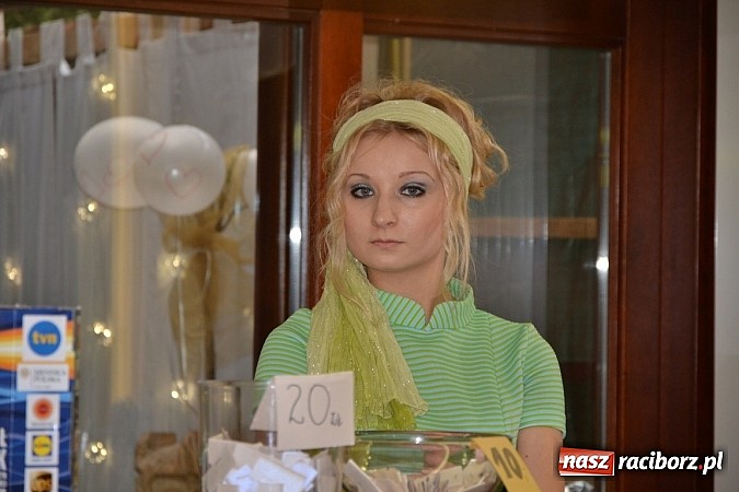 Zdjęcie w galerii na portalu naszraciborz.pl: Fryzjerki z Tworkowa dla WOŚP wiadomości z regionu