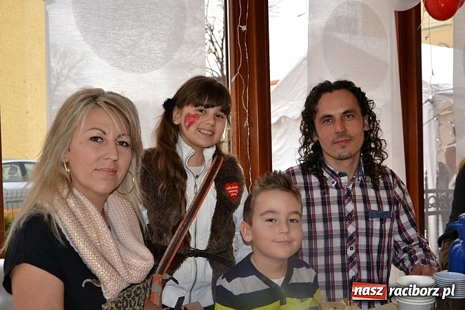 Zdjęcie w galerii na portalu naszraciborz.pl: Fryzjerki z Tworkowa dla WOŚP wiadomości z regionu