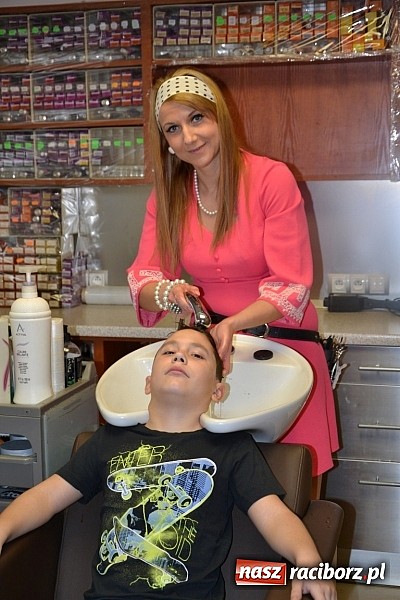 Zdjęcie w galerii na portalu naszraciborz.pl: Fryzjerki z Tworkowa dla WOŚP wiadomości z regionu