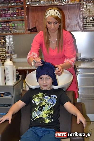 Zdjęcie w galerii na portalu naszraciborz.pl: Fryzjerki z Tworkowa dla WOŚP wiadomości z regionu