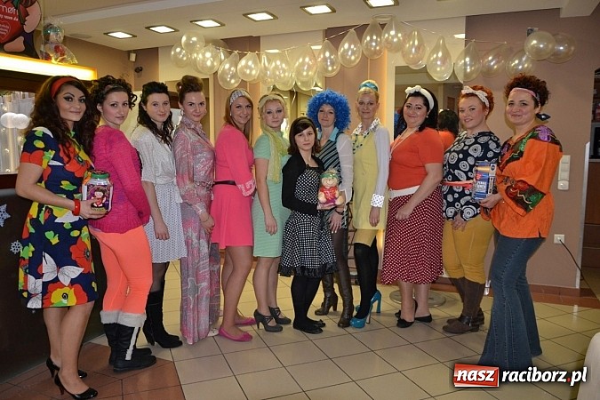 Zdjęcie w galerii na portalu naszraciborz.pl: Fryzjerki z Tworkowa dla WOŚP wiadomości z regionu