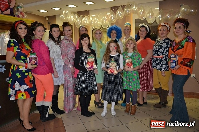 Zdjęcie w galerii na portalu naszraciborz.pl: Fryzjerki z Tworkowa dla WOŚP wiadomości z regionu