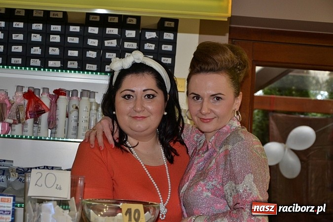 Zdjęcie w galerii na portalu naszraciborz.pl: Fryzjerki z Tworkowa dla WOŚP wiadomości z regionu